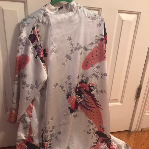 Silk Asian inspired robe - Picture 2 of 2